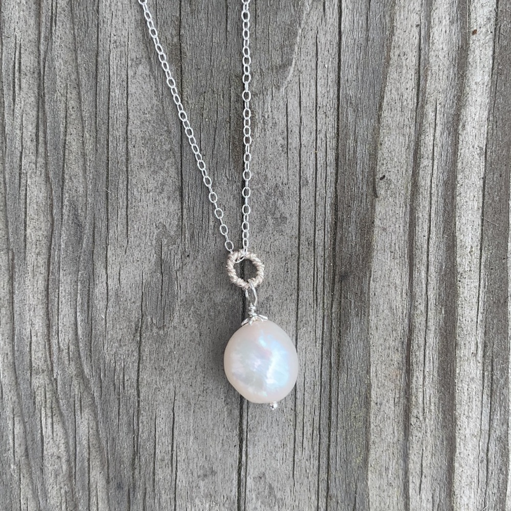 Freshwater pearls. 18-in 925 Sterling Silver Chain